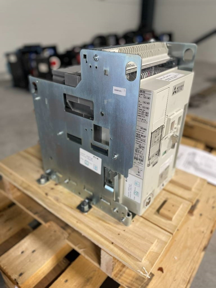 Mitsubishi Circuit breaker 1000A - AE1000-SW 3P - DPX-12648 - Máquina de construção: foto 2 Mitsubishi Circuit breaker 1000A - AE1000-SW 3P - DPX-12648 - Máquina de construção: foto 2