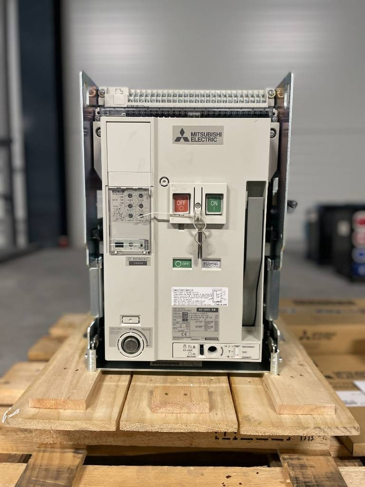 Mitsubishi Circuit breaker 1000A - AE1000-SW 3P - DPX-12648 - Máquina de construção: foto 1 Mitsubishi Circuit breaker 1000A - AE1000-SW 3P - DPX-12648 - Máquina de construção: foto 1
