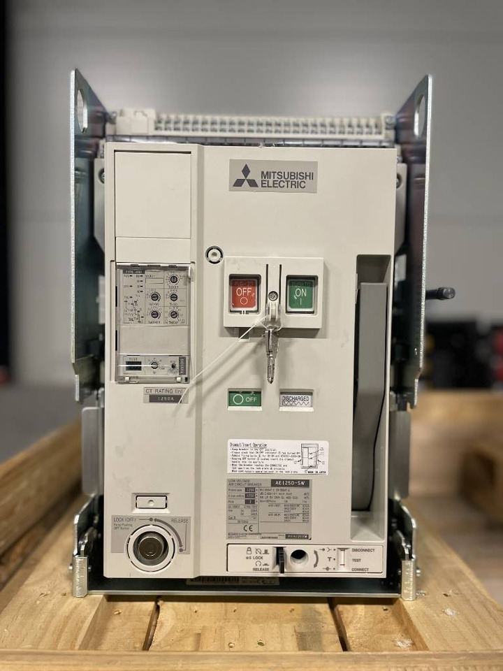 Mitsubishi Circuit breaker 1250A - AE1250-SW 3P - DPX-12648 - Máquina de construção: foto 1 Mitsubishi Circuit breaker 1250A - AE1250-SW 3P - DPX-12648 - Máquina de construção: foto 1