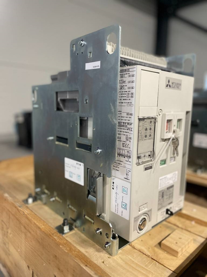 Mitsubishi Circuit breaker 1250A - AE1250-SW 3P - DPX-12648 - Máquina de construção: foto 2 Mitsubishi Circuit breaker 1250A - AE1250-SW 3P - DPX-12648 - Máquina de construção: foto 2