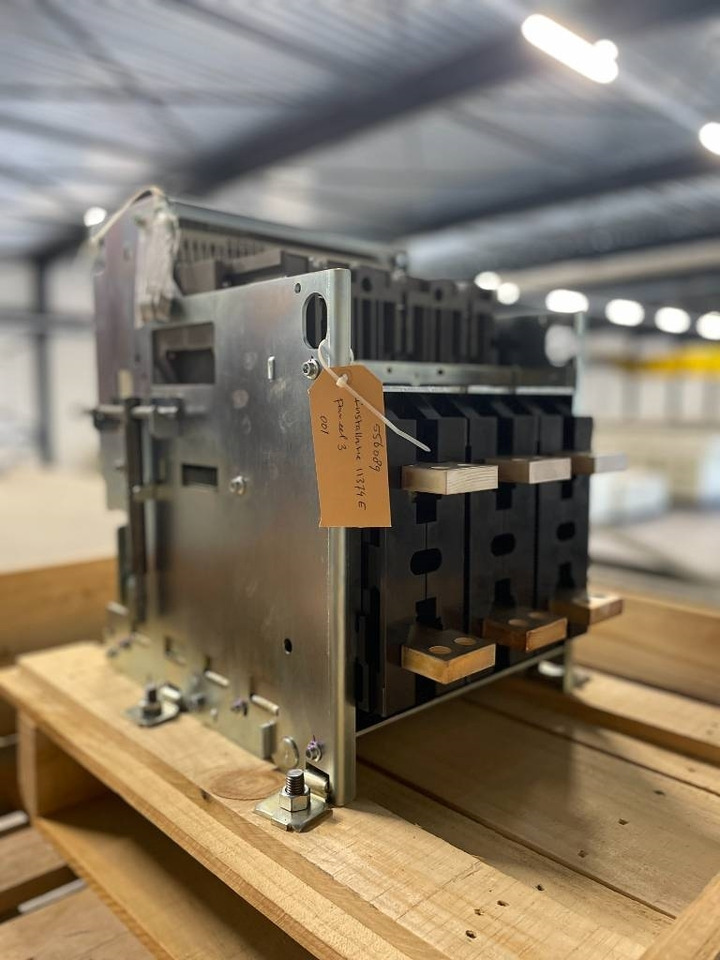 Mitsubishi Circuit breaker 1250A - AE1250-SW 3P - DPX-12648 - Máquina de construção: foto 4 Mitsubishi Circuit breaker 1250A - AE1250-SW 3P - DPX-12648 - Máquina de construção: foto 4