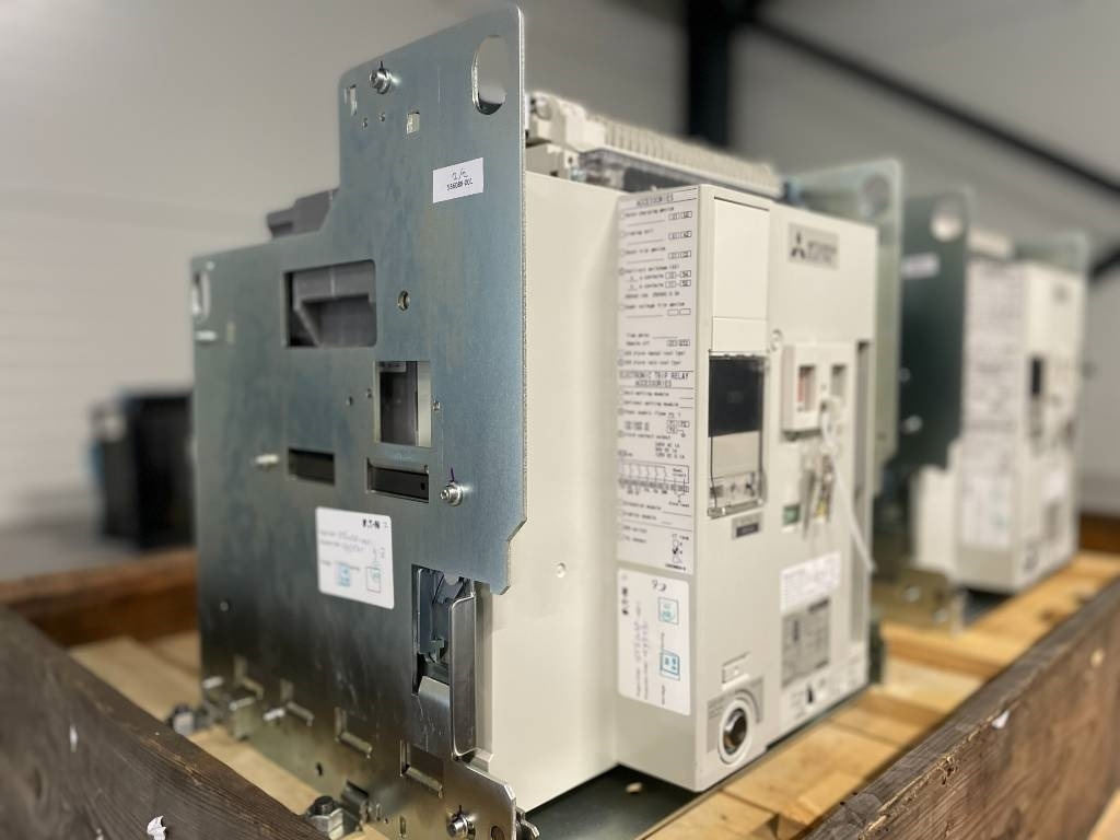 Mitsubishi Circuit breaker 2500A - AE2500-SW 3P - DPX-12648 - Máquina de construção: foto 2 Mitsubishi Circuit breaker 2500A - AE2500-SW 3P - DPX-12648 - Máquina de construção: foto 2