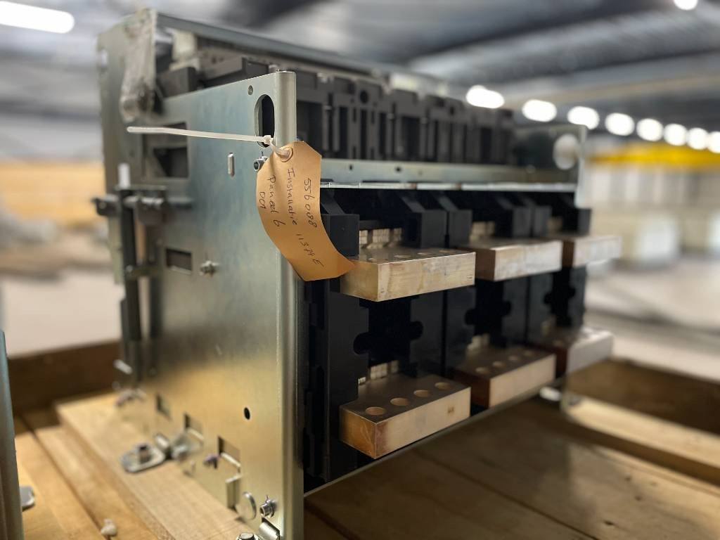 Mitsubishi Circuit breaker 2500A - AE2500-SW 3P - DPX-12648 - Máquina de construção: foto 4 Mitsubishi Circuit breaker 2500A - AE2500-SW 3P - DPX-12648 - Máquina de construção: foto 4