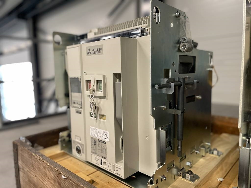 Mitsubishi Circuit breaker 2500A - AE2500-SW 3P - DPX-12648 - Máquina de construção: foto 5 Mitsubishi Circuit breaker 2500A - AE2500-SW 3P - DPX-12648 - Máquina de construção: foto 5