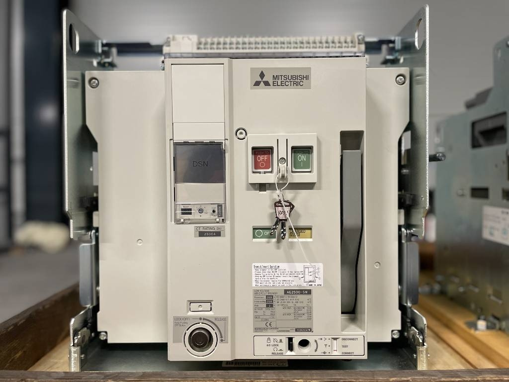 Mitsubishi Circuit breaker 2500A - AE2500-SW 3P - DPX-12648 - Máquina de construção: foto 1 Mitsubishi Circuit breaker 2500A - AE2500-SW 3P - DPX-12648 - Máquina de construção: foto 1