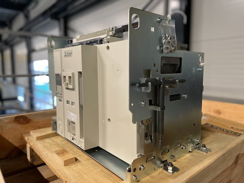 Mitsubishi Circuit breaker 3200A - AE3200-SW 4P - DPX-12648 - Máquina de construção: foto 5 Mitsubishi Circuit breaker 3200A - AE3200-SW 4P - DPX-12648 - Máquina de construção: foto 5