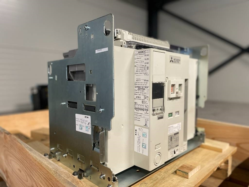 Mitsubishi Circuit breaker 3200A - AE3200-SW 4P - DPX-12648 - Máquina de construção: foto 2 Mitsubishi Circuit breaker 3200A - AE3200-SW 4P - DPX-12648 - Máquina de construção: foto 2