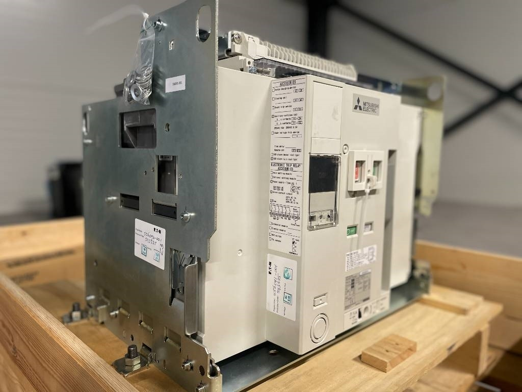 Mitsubishi Circuit breaker 4000A - AE4000-SWA 4P - DPX-12648 - Máquina de construção: foto 2 Mitsubishi Circuit breaker 4000A - AE4000-SWA 4P - DPX-12648 - Máquina de construção: foto 2