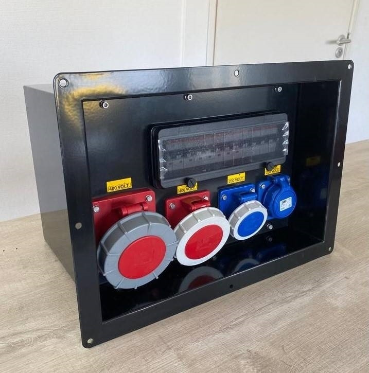 Socket Box 30-60 kVA - 63A - 32A - 16A - IPX8 - DP - Equipamento de construção: foto 2 Socket Box 30-60 kVA - 63A - 32A - 16A - IPX8 - DP - Equipamento de construção: foto 2