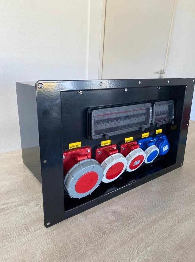 Socket Box 75-160 kVA - 63A - 32A - 2x 16A - IP8X - Equipamento de construção: foto 2 Socket Box 75-160 kVA - 63A - 32A - 2x 16A - IP8X - Equipamento de construção: foto 2