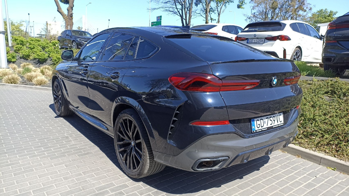 BMW X6 M50i SUV - SUV: foto 4 BMW X6 M50i SUV - SUV: foto 4