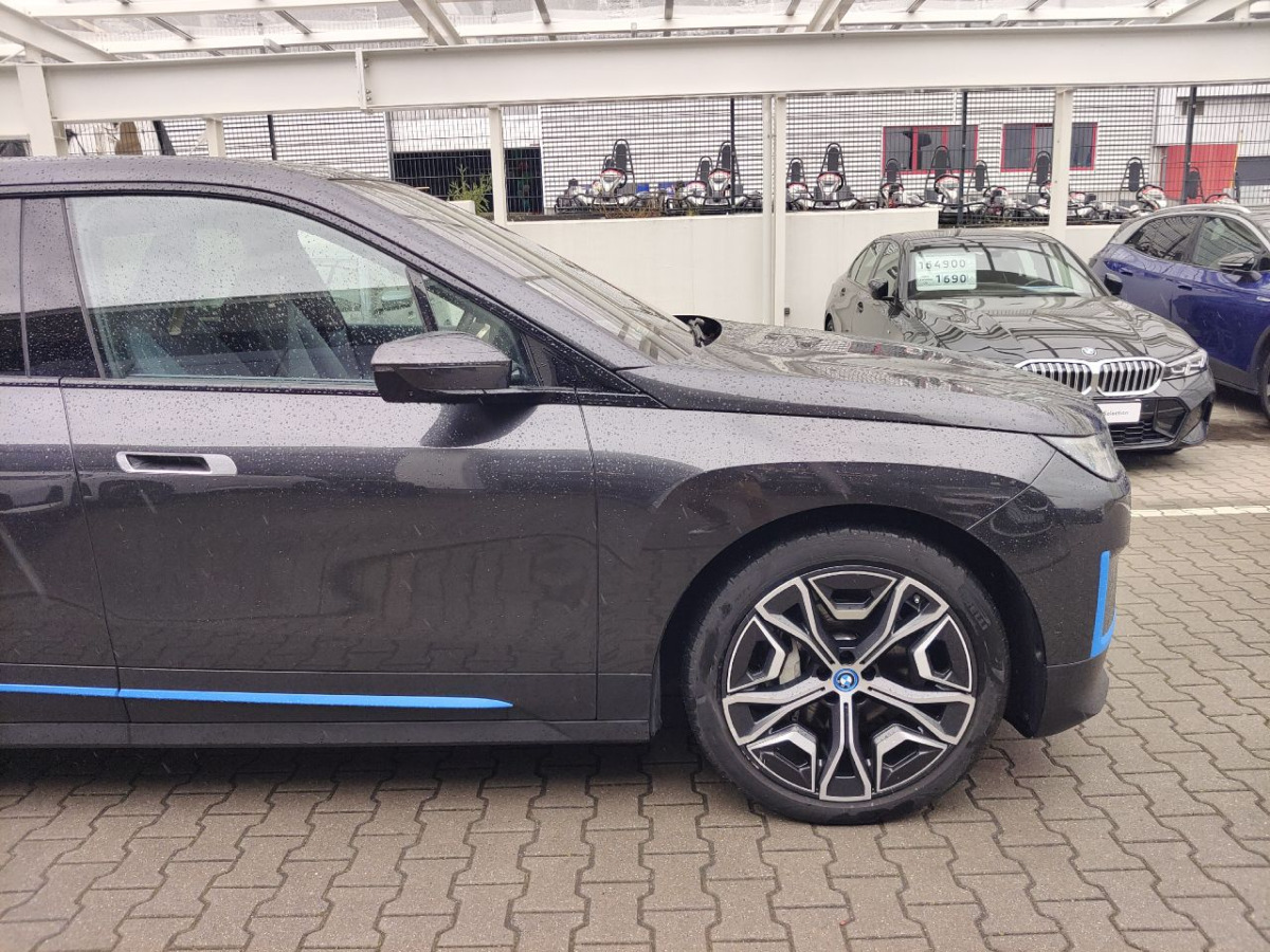 BMW iX XDRIVE40 SUV - SUV: foto 2 BMW iX XDRIVE40 SUV - SUV: foto 2
