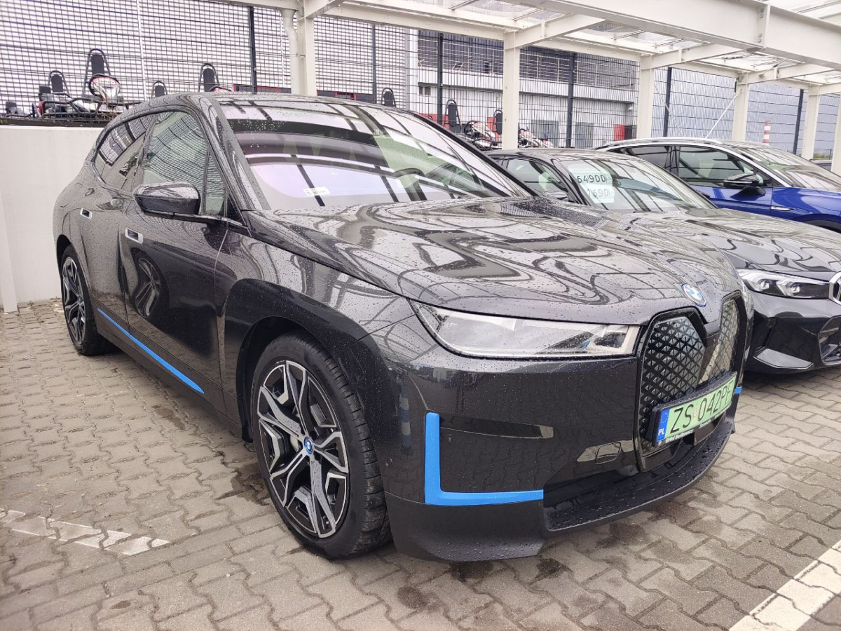 BMW iX XDRIVE40 SUV - SUV: foto 1 BMW iX XDRIVE40 SUV - SUV: foto 1