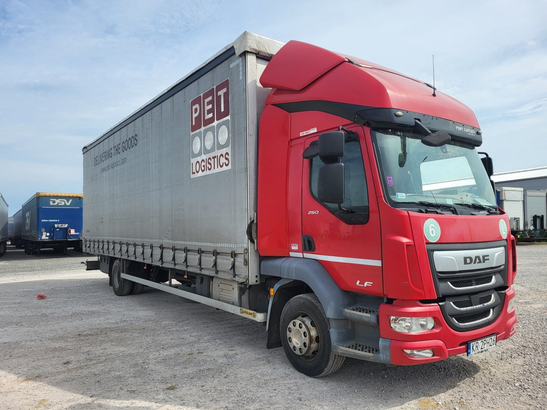 DAF LF SOLÓWKA - Camião de lona: foto 1 DAF LF SOLÓWKA - Camião de lona: foto 1