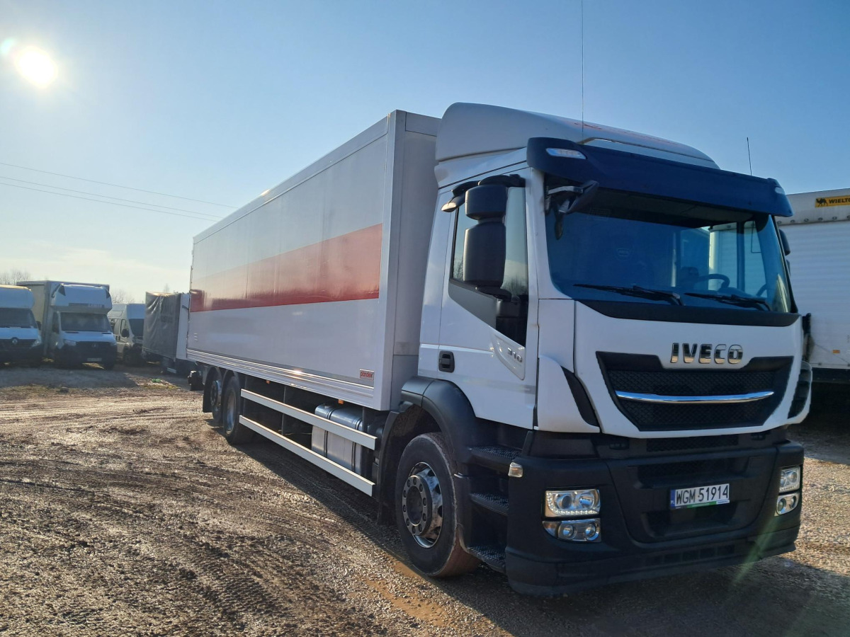 IVECO AD260SY/P KONTENER Z WINDĄ - Camião furgão: foto 1 IVECO AD260SY/P KONTENER Z WINDĄ - Camião furgão: foto 1