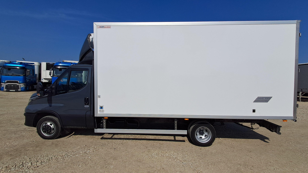 IVECO DAILY 50C18 CHŁODNIA Z AGREGATEM - Camião frigorífico: foto 4 IVECO DAILY 50C18 CHŁODNIA Z AGREGATEM - Camião frigorífico: foto 4