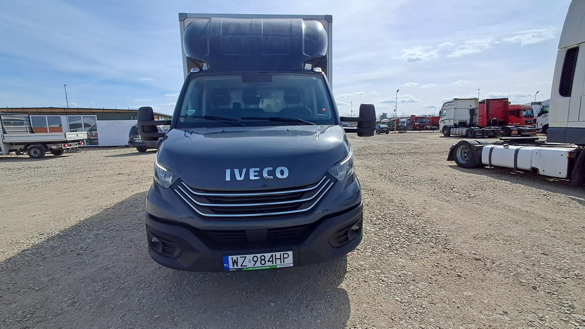 IVECO DAILY 50C18 KONTENER Z WINDĄ - Carrinha de contentor: foto 2 IVECO DAILY 50C18 KONTENER Z WINDĄ - Carrinha de contentor: foto 2