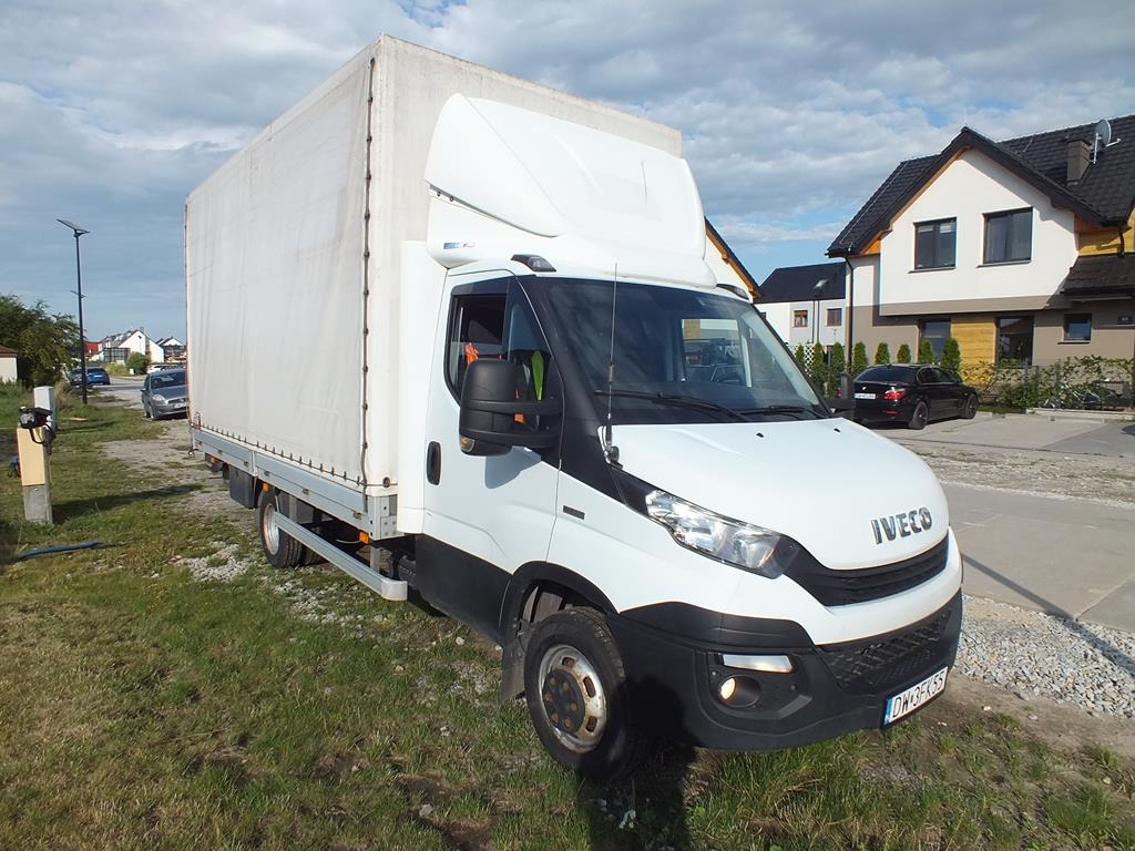 IVECO DAILY PLANDEKA - Carrinha de lona: foto 1 IVECO DAILY PLANDEKA - Carrinha de lona: foto 1