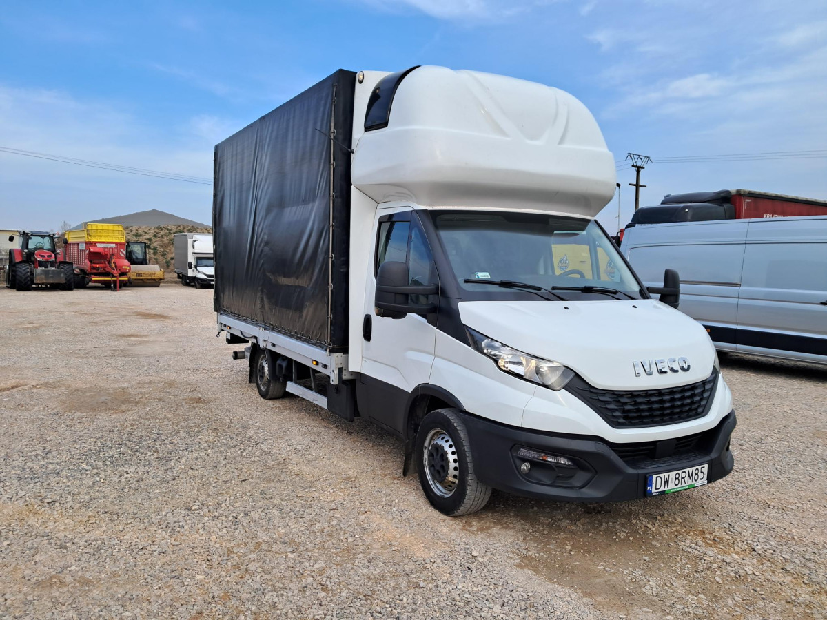 IVECO PLANDEKA Z WINDĄ - Carrinha de lona: foto 1 IVECO PLANDEKA Z WINDĄ - Carrinha de lona: foto 1