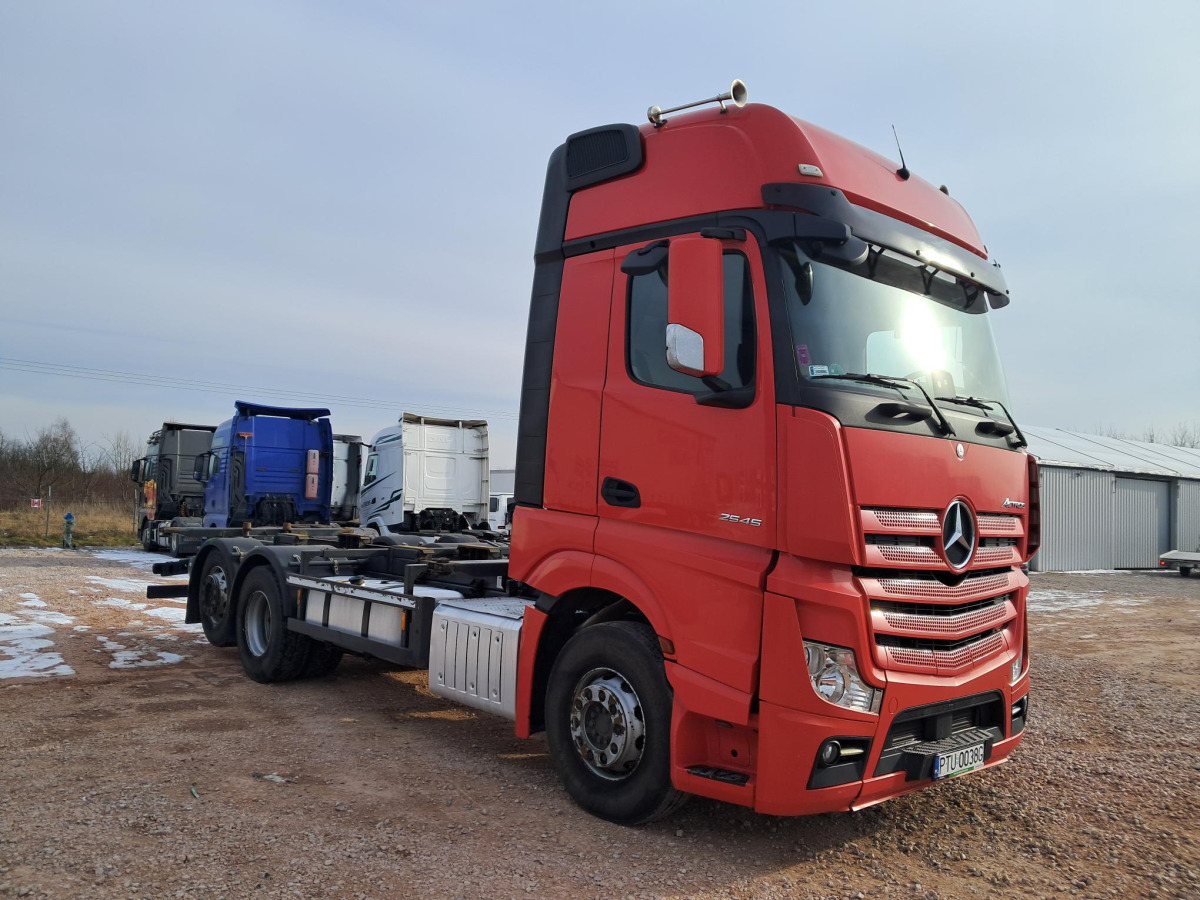 MERCEDES BENZ ACTROS BDF - Camião transportador de contêineres/ Caixa móvel: foto 1 MERCEDES BENZ ACTROS BDF - Camião transportador de contêineres/ Caixa móvel: foto 1