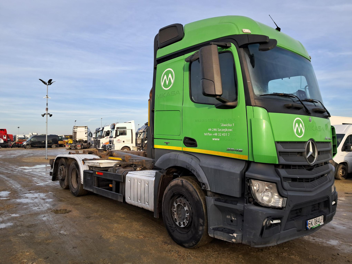 MERCEDES BENZ ACTROS HAKOWIEC - Camião polibenne: foto 1 MERCEDES BENZ ACTROS HAKOWIEC - Camião polibenne: foto 1