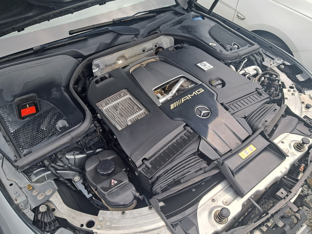 Sedan MERCEDES BENZ AMG E63S SEDAN: foto 12