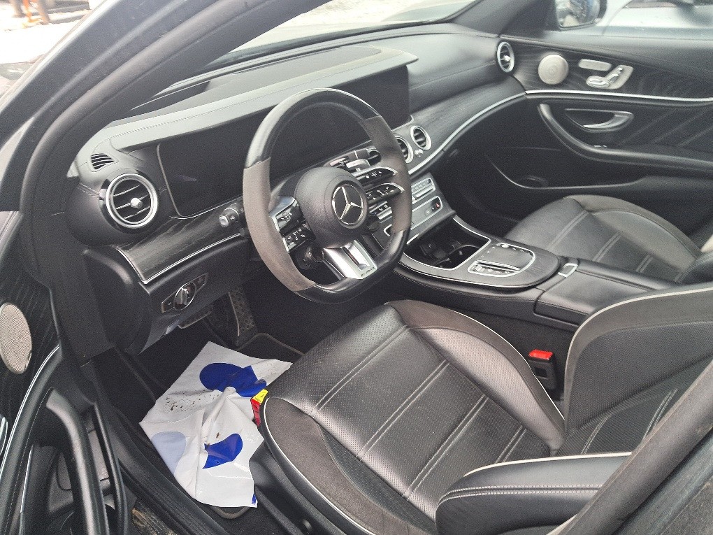 Sedan MERCEDES BENZ AMG E63S SEDAN: foto 10