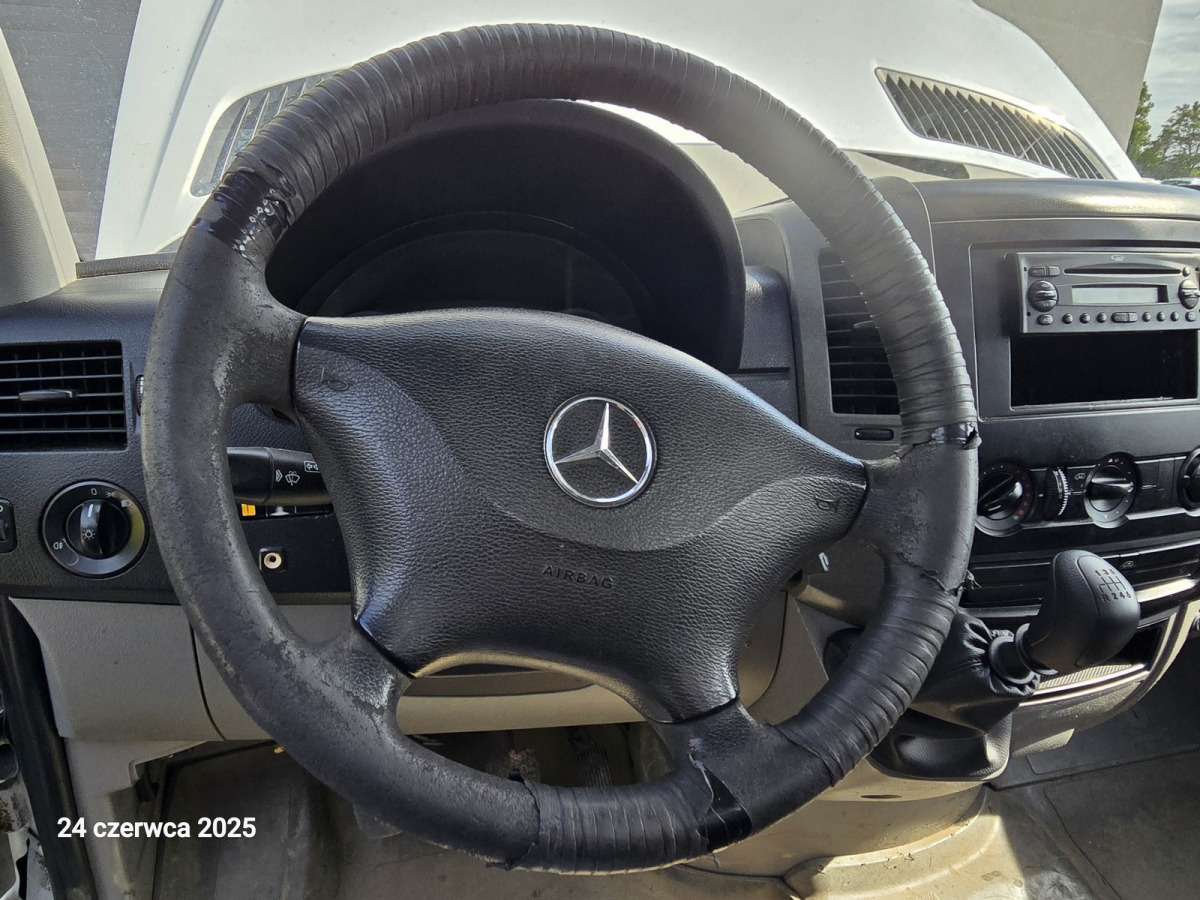 MERCEDES BENZ SPRINTER SPECJALNY - Caminhão com plataforma aérea: foto 5 MERCEDES BENZ SPRINTER SPECJALNY - Caminhão com plataforma aérea: foto 5