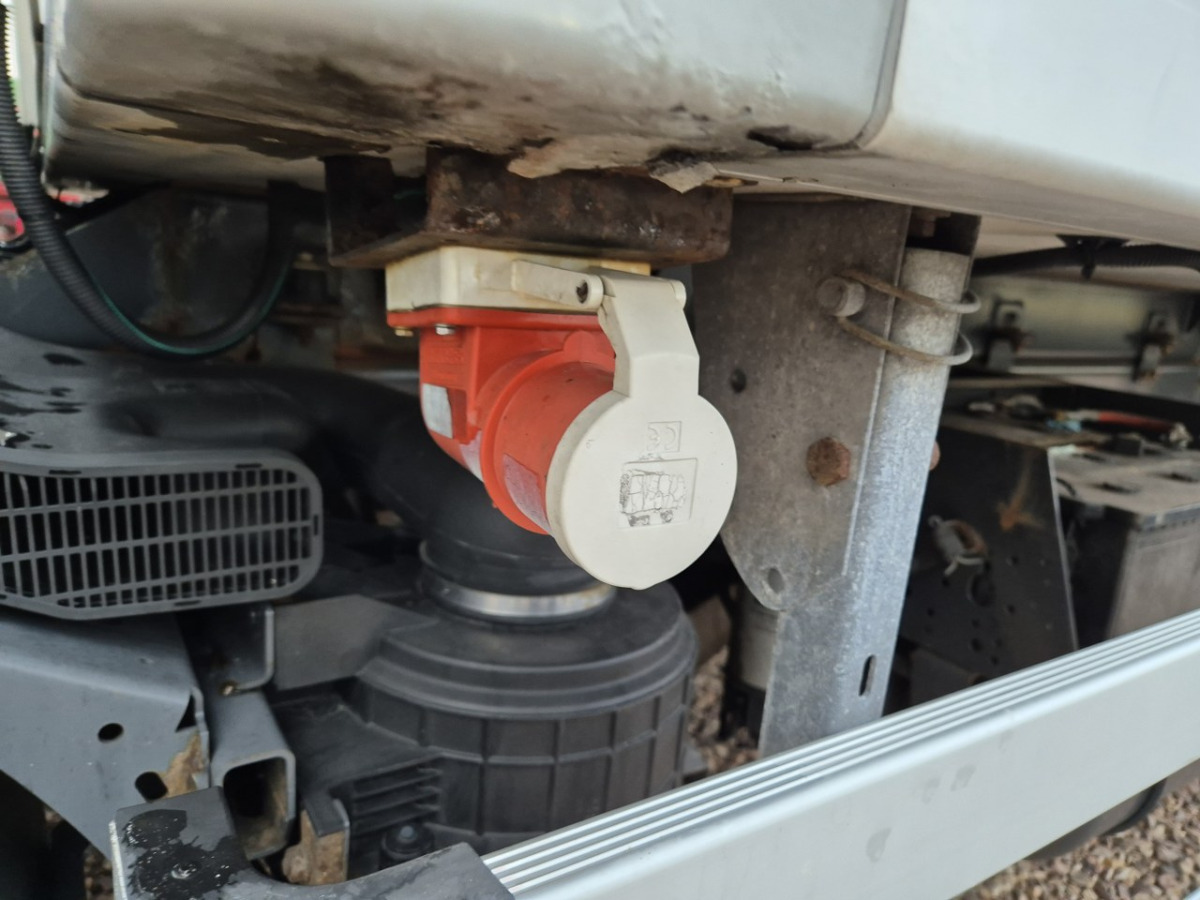 Camião frigorífico RENAULT D16 CHŁODNIA: foto 45