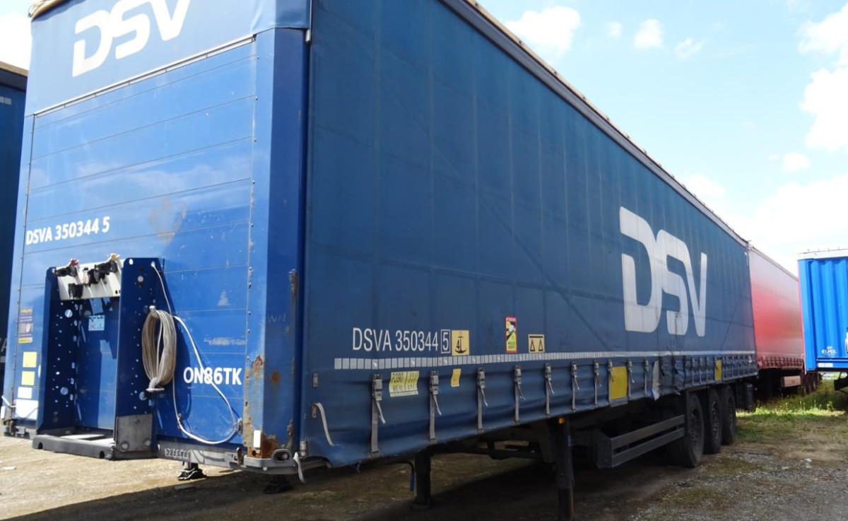 SCHMITZ CARGOBULL SCB S3 SKRZYNIOWA - Reboque plataforma/ Caixa aberta: foto 1 SCHMITZ CARGOBULL SCB S3 SKRZYNIOWA - Reboque plataforma/ Caixa aberta: foto 1