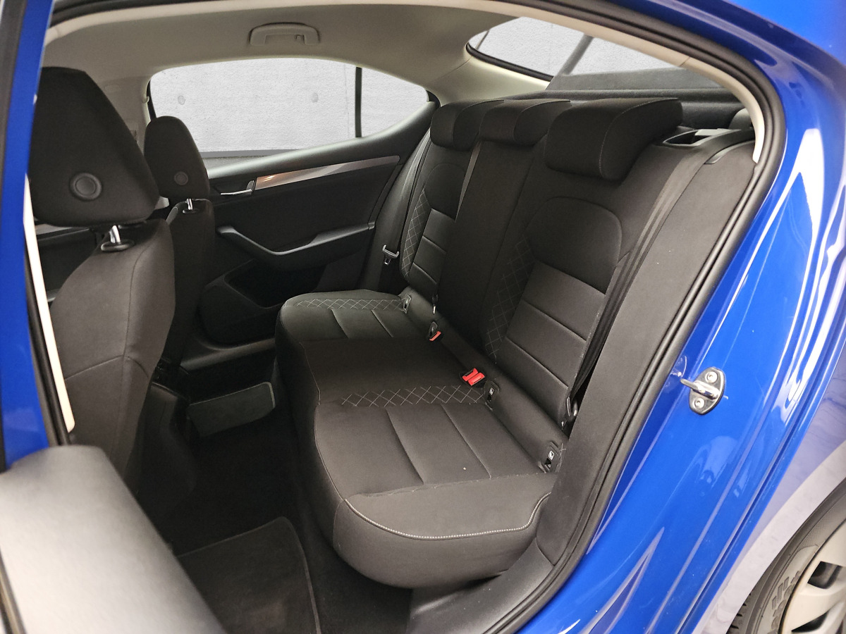 Automóvel SKODA SUPERB LIFTBACK: foto 13