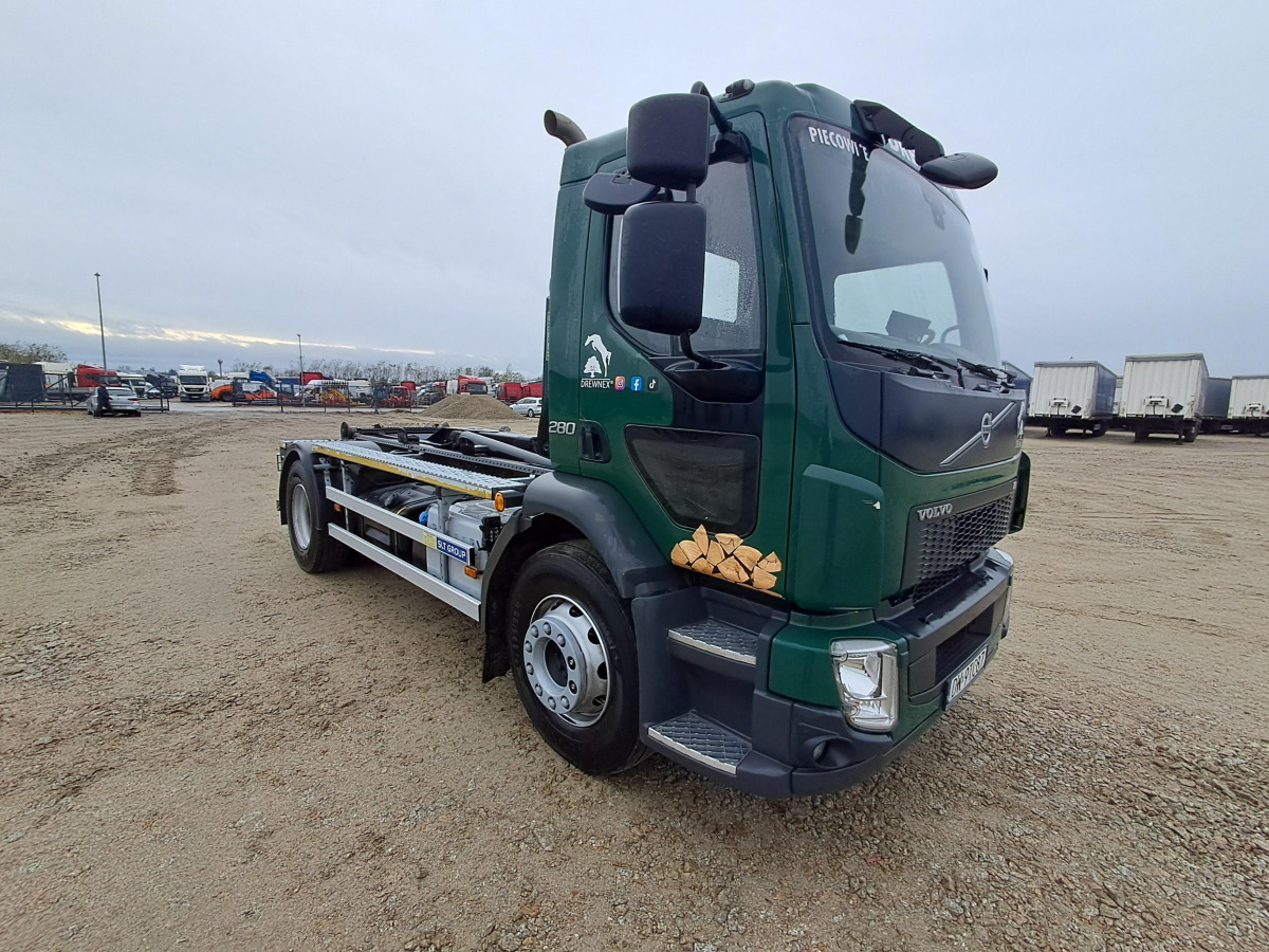 VOLVO FL - Camião polibenne: foto 1 VOLVO FL - Camião polibenne: foto 1