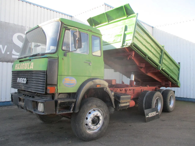 Iveco Magirus Deutz , 320 M 26 FK , V8 , ZF Manual , 3Way tipper , Spring suspension , Drum brakes - Camião basculante: foto 1 Iveco Magirus Deutz , 320 M 26 FK , V8 , ZF Manual , 3Way tipper , Spring suspension , Drum brakes - Camião basculante: foto 1