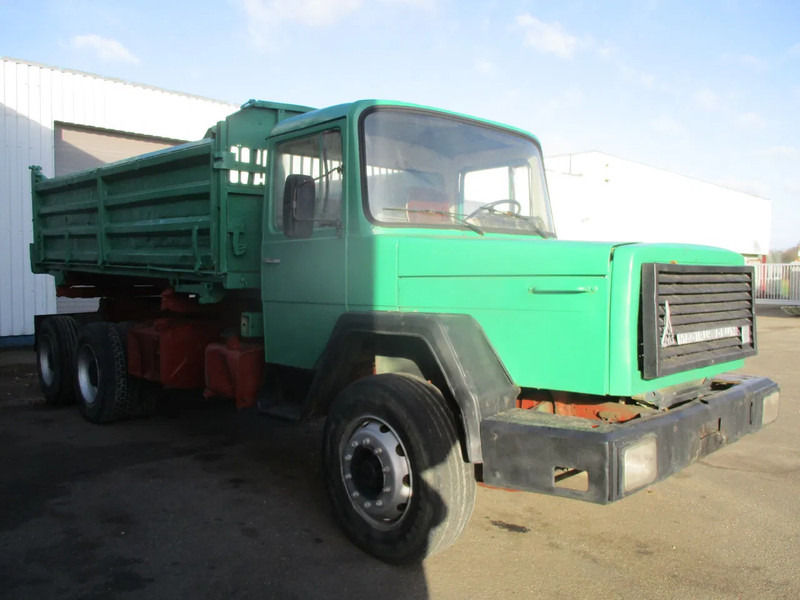 Iveco Magirus deutz 260-26, 6x4 , 6 Cylinder water cooled , 3 way tipper , Spring suspension - Camião basculante: foto 4 Iveco Magirus deutz 260-26, 6x4 , 6 Cylinder water cooled , 3 way tipper , Spring suspension - Camião basculante: foto 4