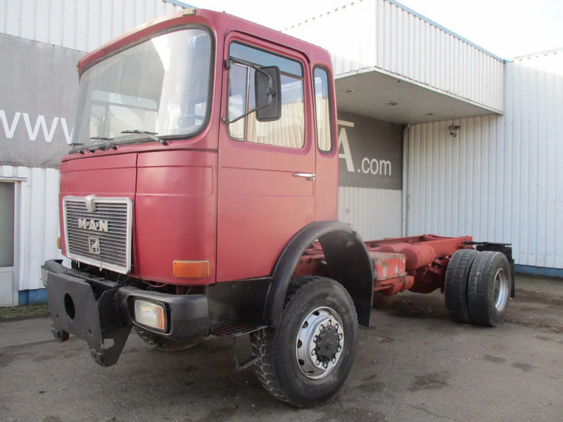 MAN 16.220 , 4x4 , Manual Eaton , Spring suspension - Camião chassi: foto 1 MAN 16.220 , 4x4 , Manual Eaton , Spring suspension - Camião chassi: foto 1