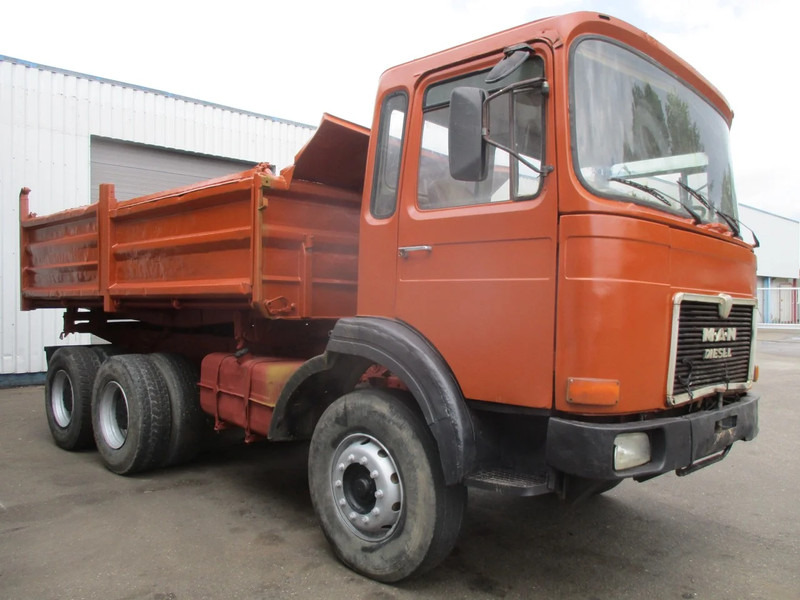 MAN 26.321 6x4 , 3 way tipper , ZF Manual , Spring suspension - Camião basculante: foto 4 MAN 26.321 6x4 , 3 way tipper , ZF Manual , Spring suspension - Camião basculante: foto 4