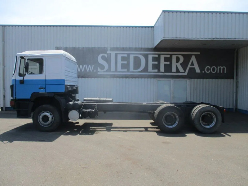 MAN 26.402 25.402 , ZF manual , 6x4 , Sping suspension - Camião chassi: foto 2 MAN 26.402 25.402 , ZF manual , 6x4 , Sping suspension - Camião chassi: foto 2