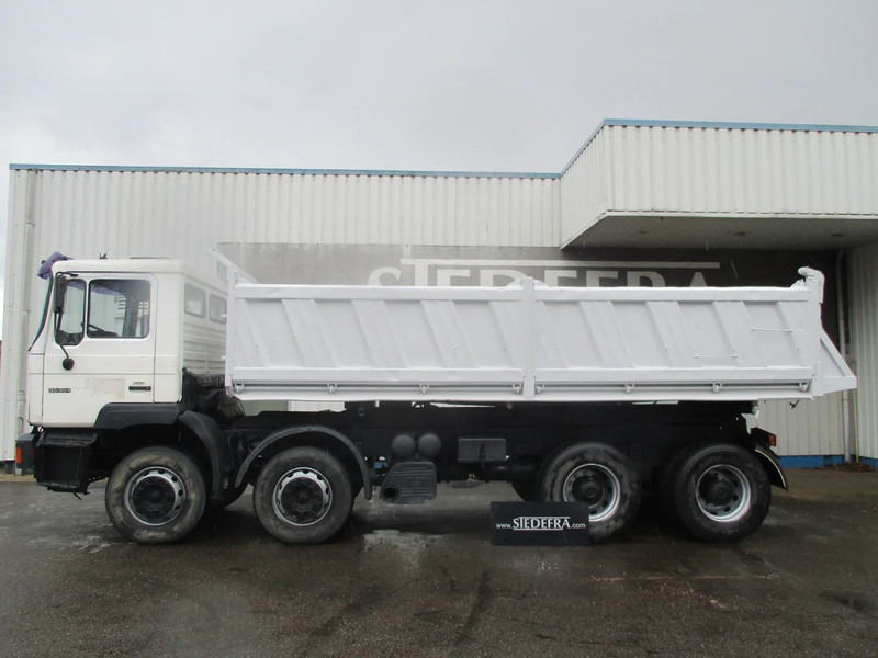 MAN 35-364 , Manual , 8x4 , 3 way tipper , Spring suspension - Camião basculante: foto 2 MAN 35-364 , Manual , 8x4 , 3 way tipper , Spring suspension - Camião basculante: foto 2