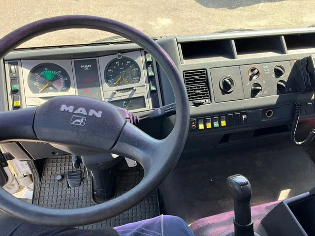 Camião de lona MAN LE 12 - 220C: foto 12