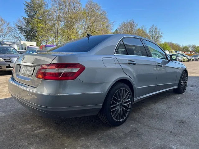 Mercedes-Benz E-Klasse 200 CDI , Oil goes into Coolingsysteem , Export - Automóvel: foto 3 Mercedes-Benz E-Klasse 200 CDI , Oil goes into Coolingsysteem , Export - Automóvel: foto 3