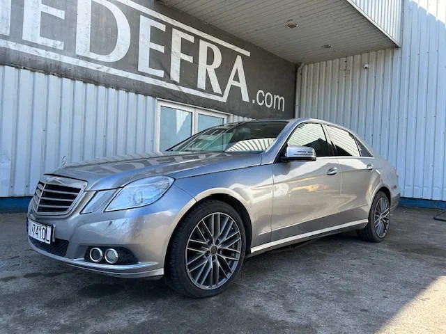 Mercedes-Benz E-Klasse 200 CDI , Oil goes into Coolingsysteem , Export - Automóvel: foto 1 Mercedes-Benz E-Klasse 200 CDI , Oil goes into Coolingsysteem , Export - Automóvel: foto 1