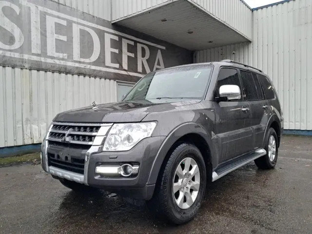 Mitsubishi Pajero GLS 3.5 - V6 , 4x4 , 7 Pers., Full Option - Automóvel: foto 1 Mitsubishi Pajero GLS 3.5 - V6 , 4x4 , 7 Pers., Full Option - Automóvel: foto 1