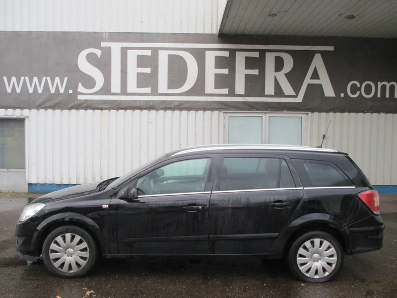 Opel Astra 1.7 CDTI , NOT RUNNING , Navi , Airco , lederen bekleding - Automóvel: foto 2 Opel Astra 1.7 CDTI , NOT RUNNING , Navi , Airco , lederen bekleding - Automóvel: foto 2