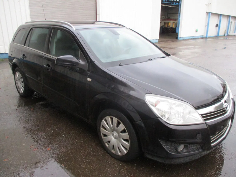 Opel Astra 1.7 CDTI , NOT RUNNING , Navi , Airco , lederen bekleding - Automóvel: foto 4 Opel Astra 1.7 CDTI , NOT RUNNING , Navi , Airco , lederen bekleding - Automóvel: foto 4