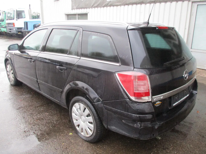 Opel Astra 1.7 CDTI , NOT RUNNING , Navi , Airco , lederen bekleding - Automóvel: foto 5 Opel Astra 1.7 CDTI , NOT RUNNING , Navi , Airco , lederen bekleding - Automóvel: foto 5