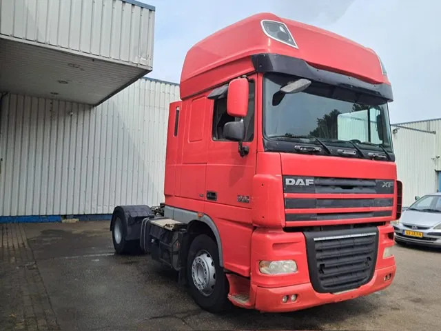 DAF XF 105 460 , Manual Gearbox , PTO , Tipper Hydraulics , Airco , Superspace Cab - Tractor: foto 4 DAF XF 105 460 , Manual Gearbox , PTO , Tipper Hydraulics , Airco , Superspace Cab - Tractor: foto 4