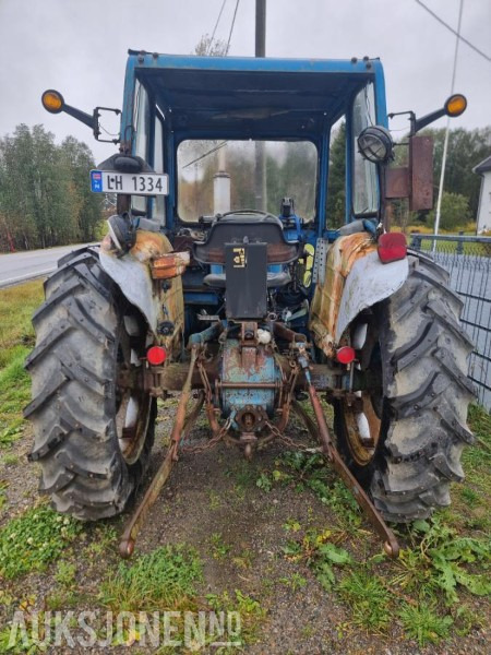 1972 Ford 3000 traktor med laster og skuffe - Trator: foto 3 1972 Ford 3000 traktor med laster og skuffe - Trator: foto 3