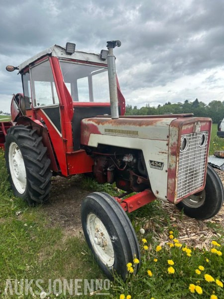 1973/1974 McCormick 434 med Dalen 1254 vedmaskin - Trator: foto 1 1973/1974 McCormick 434 med Dalen 1254 vedmaskin - Trator: foto 1