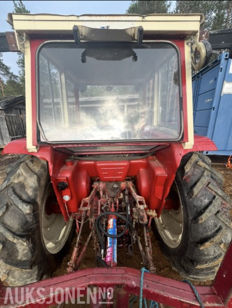 1975 International 674 traktor - Brukt til vedmaskin - Trator: foto 5 1975 International 674 traktor - Brukt til vedmaskin - Trator: foto 5