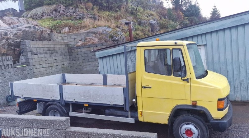 1994 Mercedes-Benz vario 611D lav km stand 9000km med kran - Camião de caixa aberta/ Plataforma: foto 3 1994 Mercedes-Benz vario 611D lav km stand 9000km med kran - Camião de caixa aberta/ Plataforma: foto 3